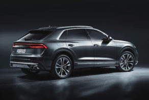 3/4 arrière studio Audi SQ8