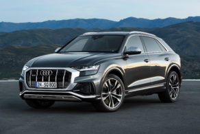 Audi SQ8 3/4 Avant aire plane