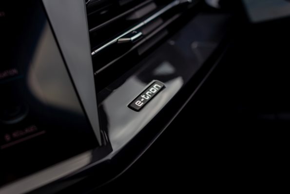 Audi Q4 50 e-tron quattro - Détail planche de bord