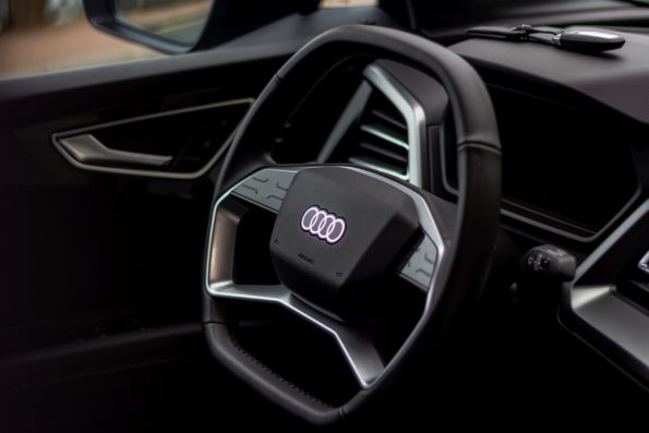 Audi Q4 e-tron - Volant à double méplat