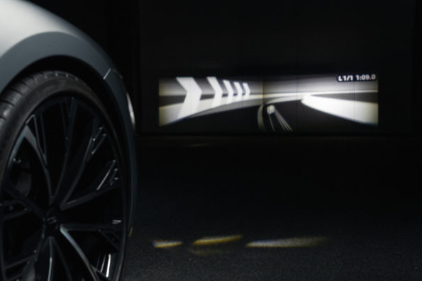 Audi A6 e-tron concept - Jeu projeté par les feux Digital Matrix LED