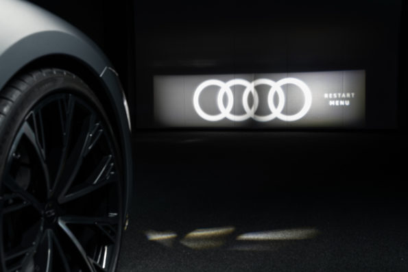 Audi A6 e-tron concept - Jeu projeté par les feux Digital Matrix LED