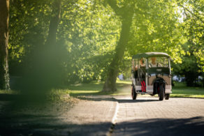 Tricycle Indien Nunam propulsé par une batterie Audi