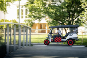 Tricycle Indien Nunam propulsé par une batterie Audi