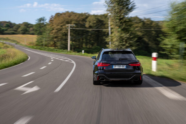 Audi RS 6 Avant performance noire dynamique