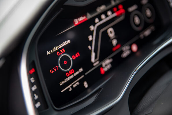 Virtual cockpit Audi RS 6 Avant performance bleu ascari
