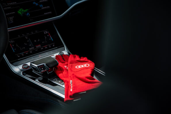 Corporate Audi RS 6 Avant performance bleu ascari