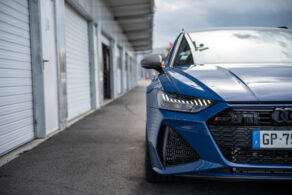 Audi RS 6 Avant performance bleu ascari